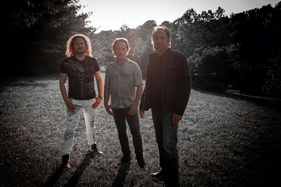 NICK D’VIRGILIO, NEAL MORSE & ROSS JENNINGS Share Music Video For ‘Tiny Little Fires’ Off Upcoming Album “Sophomore”